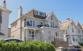 1 Lyndhurst